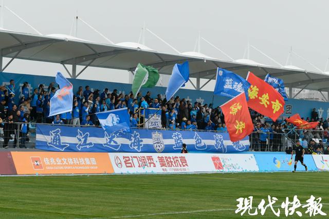 银河娱乐城-南通海安首个标准化专业足球场启用，足球赛事点燃城市活力